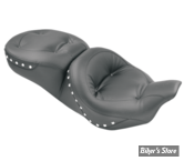 SELLE  MUSTANG - TOURING 08/23 -  ONE PIECE Standard Touring One-Piece Seat - REGAL STYLE /  CLOUTEE CHROME - 76037