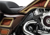 CACHE CADRE ARRIERE TRANSVERSAL - COVINGTONS CUSTOMS - FIREWALL PLATE - FLHT 09/13 - FINNED - FINITION : CHROME