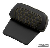 DOSSIER DE TOUR PACK - CHOPPED - TOURING 14UP - SADDLEMEN - ROADSOFA HC Honeycomb - H-D CHOPPED TOUR PACK BACKREST PAD HC - NOIR CARBON FIBER / COUTURES : OR - 814-07C-HC-GOL
