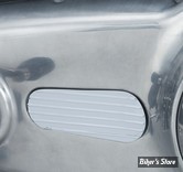 ECLATE I - PIECE N° 29 - INSERT DE TRAPPE D'INSPECTION - SOFTAIL/DYNA 07/17 - KURYAKYN - FINNED PRIMARY INSPECTION COVER ACCENT - CHROME - 9234