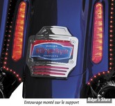 SUPPORT DE PLAQUE - KURYAKYN - TOURING FLTRSE CVO / FLHRSE CVO / FLHXSE CVO : ENTOURAGE CURVED AVEC ECLAIRAGE LED TRI-LIGHT - CHROME - 3145