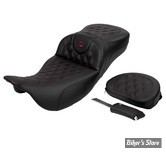 - SELLE SADDLEMEN - ROADSOFA™ LS SEAT - EXTENDED REACH - TOURING 08UP - NOIR / COUTURES : BORDEAUX - AVEC DOSSIER - 808-07B-184B8