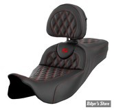 - SELLE SADDLEMEN - ROADSOFA™ LS SEAT - EXTENDED REACH - TOURING 08UP - NOIR / COUTURES : ROUGE - AVEC DOSSIER - 808-07B-184B4