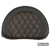 - DOSSIER DE SISSY BAR - LARGEUR : 10" x HAUTEUR : 8" - SADDLEMAN - HONEYCOMB - NOIR / COUTURES: ORANGE - 051319003