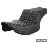 - SELLE SADDLEMEN - STEP-UP™  - TOURING 2023UP - NOIR / COUTURES BLANCHES - HC EXT REACH SEAT, WHITE STITCH - 823-07-17806
