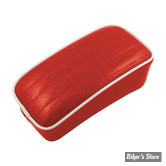 SELLE SOLO UNIVERSELLE - LARGEUR 230MM - LE PERA - SOLO - METALFLAKE - ROUGE / CANDY RED PLEATED - BIAIS BLANC : POUF