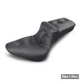 - SELLE MUSTANG - WIDE REGAL DUKE 2-UP SEAT - SOFTAIL 00/06 PNEU DE 150MM - NOIR - 75050