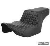 - SELLE SADDLEMEN - STEP-UP™  - TOURING 2023UP - NOIR / COUTURES ARGENT - HC EXT REACH SEAT, SILVER STITCH - 823-07-17805