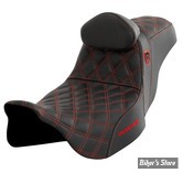 - SELLE SADDLEMEN - PRO SERIES SDC PERFORMANCE GRIPPER SEAT - TOURING 08UP - NOIR / COUTURES : ROUGE - AVEC DOSSERET - SC80807REDRT
