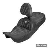 SELLE DUO SADDLEMEN - ROADSOFA LATICE STICH - CARBON FIBER - TOURING 08/25 - AVEC DOSSIER PILOTE - NOIR/COUTURES BLANCHES - 808-07B-206B6