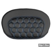 - DOSSIER DE SISSY BAR - LARGEUR : 10 1/2" x HAUTEUR : 6 1/2" - SADDLEMAN - MINI CONTOUR  HONEYCOMB - NOIR / COUTURES: BLEU - 061019001