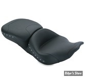 - SELLE MUSTANG - SUPER TOURING SEAT - FLHT/FLTR 99/07 / FLHX 06/07 - NOIR CLOUTEE - 76972