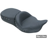 - SELLE  MUSTANG - TOURING 08UP - SUPER TOURING - SMOOTH BLACK STUDDED TOURING SEAT - AVEC RIVETS NOIR - 79547