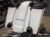 GARDE BOUE ARRIERE BAD DAD - TOURING 97/08 - SUMMIT REAR FENDER WITH RECESS 1997-2008 - VERSION LISSE AVEC DOUBLE DECOUPE POUR ECHAPPEMENT / SUPPORT DE PLAQUE - 80915-2