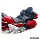SELLE MUSTANG - STANDARD TOURING - CHAUFFANTE SANS SYSTEME D'ORIGINE - SANS DOSSERET CONDUCTEUR - HONDA GOLDWING GL 1800 DE 2006 A 2011 - LISSE - 18" X 18.5"