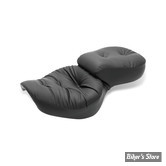 SELLE MUSTANG - WIDE TOURING REGAL - SANS DOSSERET CONDUCTEUR - HONDA VT 1100 DE 1987/2008 - LISSE - 15" X 12"