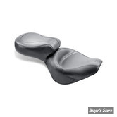 SELLE MUSTANG - ONE PIECE SEATS STANDARD TOURING - KAWASAKI 800 VULCAN /CLASSIC de 95/05 - LISSE - 15" X 12"