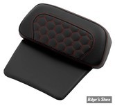DOSSIER DE TOUR PACK - CHOPPED - TOURING 14UP - SADDLEMEN - ROADSOFA HC Honeycomb - H-D CHOPPED TOUR PACK BACKREST PAD HC - NOIR CARBON FIBER / COUTURES : ROUGE - 814-07C-HC-RED