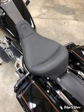 - SELLE MUSTANG - STANDARD TOURING SOLO SEAT - FLHT/FLTR 97/07 - NOIR - LISSE - 75353