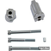 X - KIT SUPPORTS DE MARCHES PIEDS ARRIERE - SOFTAIL M8 2018UP : KIT ADAPTATEURS - OEM 50501117 - CHROME - DRAG SPECIALTIES