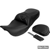 - SELLE SADDLEMEN - ROADSOFA™ CF SEAT - TOURING 08UP - NOIR CARBON FIBER / COUTURES : NOIR - AVEC DOSSIER - 808-07B-185B0