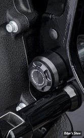 ECLATE O - PIÈCE N° 19/20 - CACHES AXES D'AXE DE BRAS OSCILLANT - SOFTAIL M8 FLDE / FLHC / FLSB / FLSL / FXBB / FXLR / FXRTS / FXST - RICK'S MOTORCYCLES - PREMIUM - NOIR - S8-3SR3500-0