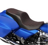 - SELLE DRAG SPECIALTIES - FREEDOM TOURING SEAT - TOURING 2023UP - FINITION : NOIR / DOUBLE DIAMOND - COUTURES : ROUGE - 4711D