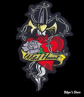 ECUSSON/PATCH - LETHAL THREAT - LT RED HEART N DAGGER - TAILLE : 5.6 " x 2.5 " ( 14.22 cm x 6.35 cm )