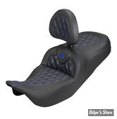 SELLE DUO SADDLEMEN - ROADSOFA LATICE STICH - CARBON FIBER - TOURING 08/25 - AVEC DOSSIER PILOTE - NOIR/COUTURES BLEU - 808-07B-206B1