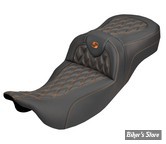 SELLE DUO SADDLEMEN - ROADSOFA LATICE STICH - Extended Reach - CARBON FIBER - TOURING 08/25 - NOIR/COUTURES ORANGE - 808-07B-20703