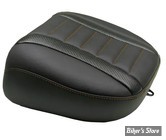 - SELLE MUSTANG - FREEDOM TOURING SEAT - TOURING 2023UP - Deluxe Touring Solo Seat INSERTS CARBONE - NOIR / COUTURES : ORANGE MANDARINE : POUF optionnel - 88402MO