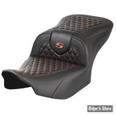 - SELLE SADDLEMEN - ROADSOFA™ HC - TOURING 2023UP - NOIR / COUTURES : ORANGE - 823-07-18903