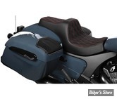 SELLE DUO - INDIAN CHALLENGER 2020UP / CHIEFTAIN 2025UP - DRAG SPECIALTIES - PREDATOR III 2-UP SEAT - POSITION AVANCEE DE 1" - DOUBLE DIAMOND - NOIR / COUTURES : ROUGE - 4718D