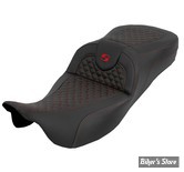 - SELLE SADDLEMEN - ROADSOFA™ DS SEAT - EXTENDED REACH - TOURING 08UP - NOIR / COUTURES : ROUGE - 808-07B-20904