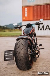 AUSTRIA - PLAQUE LATERALE CULT WERK - SOFTAIL MILWAUKEE EIGHT 18UP - SIDE MOUNT LICENSE PLATE BRACKET - FORMAT : 210MM X 170MM - NOIR - HD-BRO038-A-F