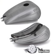 RESERVOIR  D'ESSENCE - 4.0 GALLONS / 15.10 LITRES - SPORTSTER 04/06 - OEM 00000-00 - RALLONGE DE +2" AVEC EMPREINTES - BOUCHON TRAPPE AVIA A CLEF