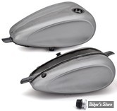 RESERVOIR TYPE MUSTANG - 3.1 GALLONS / 11.50 LITRES - RESERVOIR MUSTANG LAREDO - DISHED - Avec bouchon latéral droit complet avec bouchon d'essence chromé style pop-up