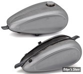 RESERVOIR TYPE MUSTANG - 3.1 GALLONS / 11.50 LITRES - RESERVOIR MUSTANG LAREDO - DISHED - Avec bouchon central pour bouchon de réservoir de type serrure à came