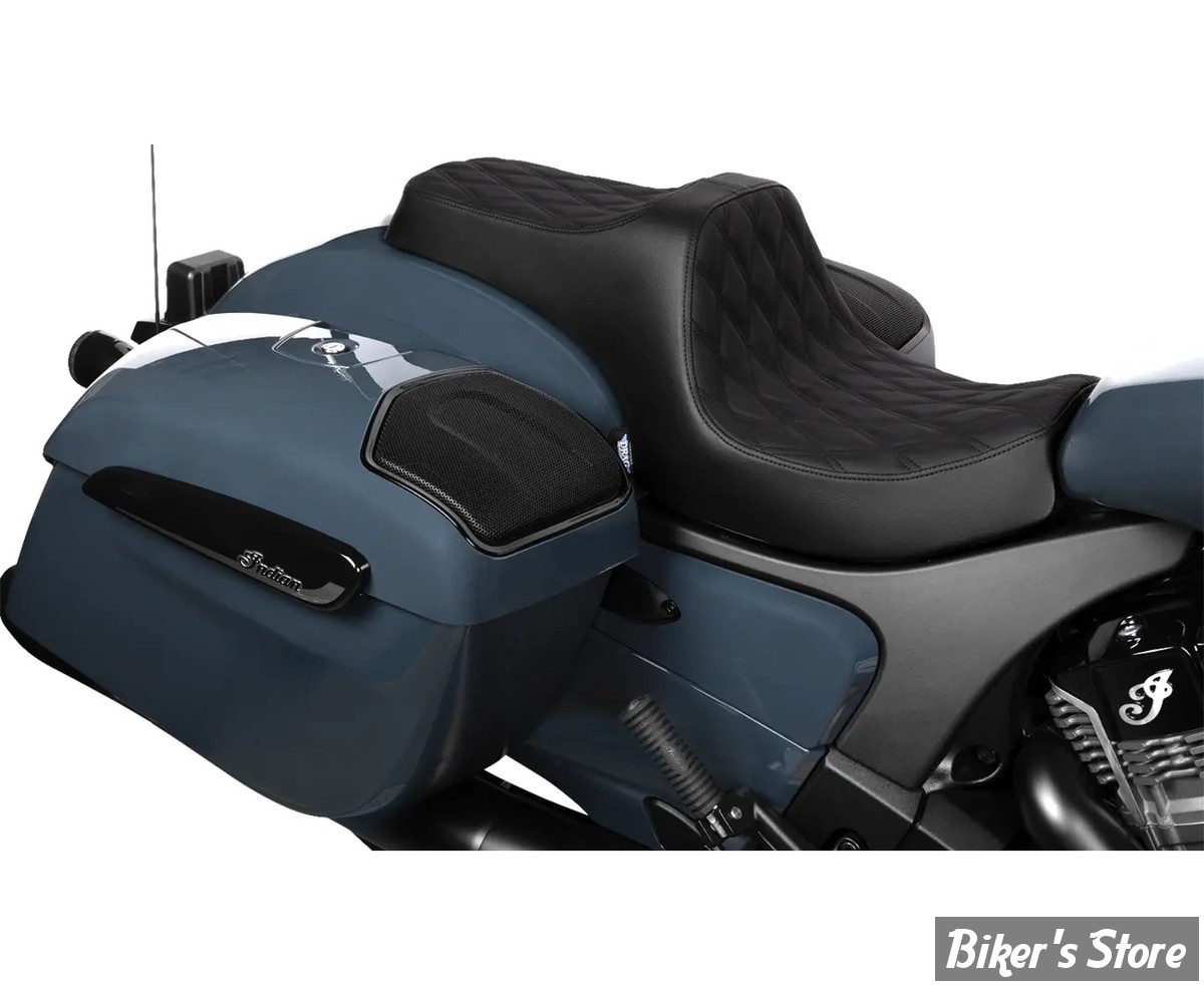 SELLE DUO - INDIAN CHALLENGER 2020UP / CHIEFTAIN 2025UP -  DRAG SPECIALTIES - PREDATOR III 2-UP SEAT - POSITION AVANCEE DE 1" - DOUBLE DIAMOND - NOIR / COUTURES : NOIR - 4718B