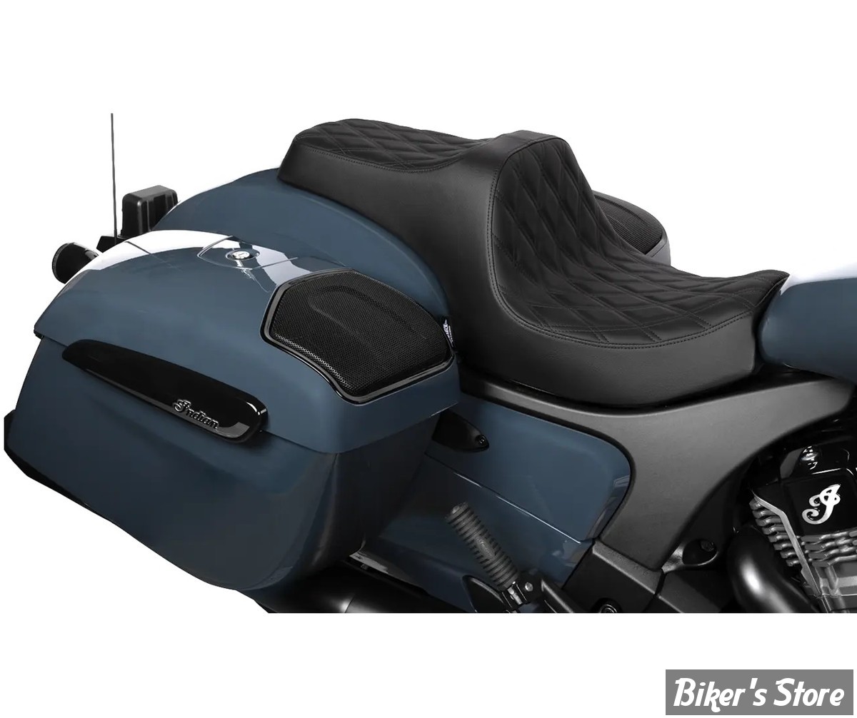 SELLE DUO - INDIAN CHALLENGER 2020UP / CHIEFTAIN 2025UP -  DRAG SPECIALTIES - PREDATOR III 2-UP SEAT - POSITION AVANCEE DE 1" - DOUBLE DIAMOND - NOIR / COUTURES : NOIR - SOLAR REFLECTIVE- 4718F