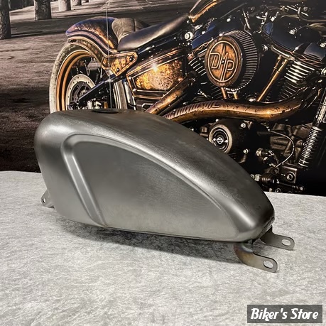 ECLATE A - PIECE N° 20A - RESERVOIR D'ESSENCE CUSTOM - 3.3 GALLONS / 12.50 LITRES - SOFTAIL MILWAUKEE EIGHT - DMP Danish Motorcycle Parts - Legacy gas tank for M8 Softail - D840060