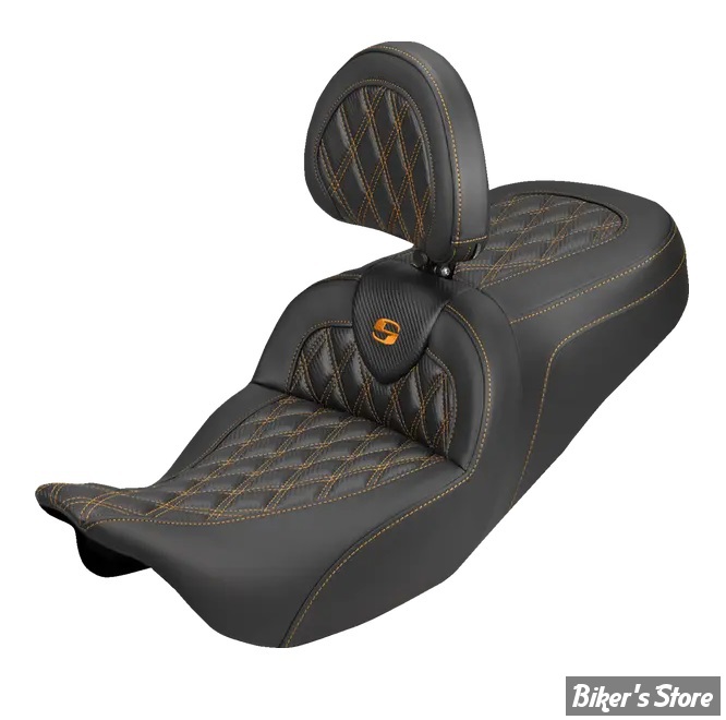 SELLE DUO SADDLEMEN - ROADSOFA LATICE STICH - CARBON FIBER - TOURING 08/25 - AVEC DOSSIER PILOTE - NOIR/COUTURES ORANGE - 808-07B-206B3