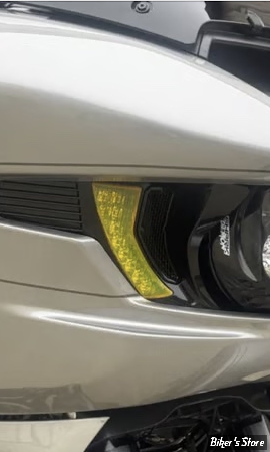 - ENTOURAGES / INSERTS D'ÉVENTS DE PHARE - Front Turn Signal Vent Upgrades for 2023-2026 Shark Demon® Headlight Kits - CORPS : NOIR - ECLAIRAGE : JAUNE - SD-RG23-VTS-AB