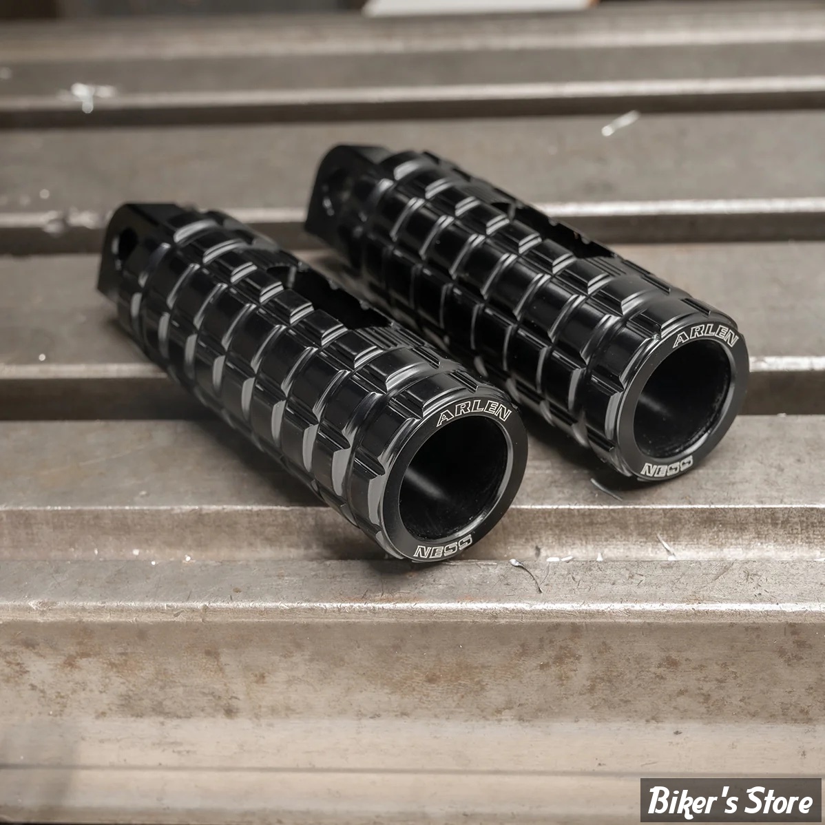 - AN - SPEEDLINER NOIR - REPOSES PIEDS ARLEN NESS -  SPEEDLINER FOOTPEGS - NOIR - 400-034